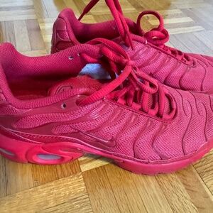 Red Nike Vapormax 5Y